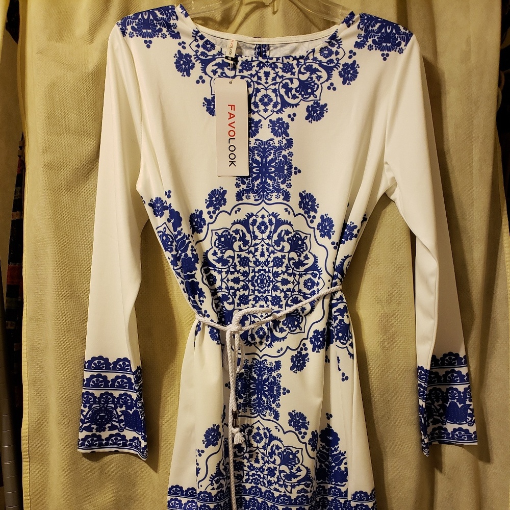 White and blue spring dress. Knee high with tags